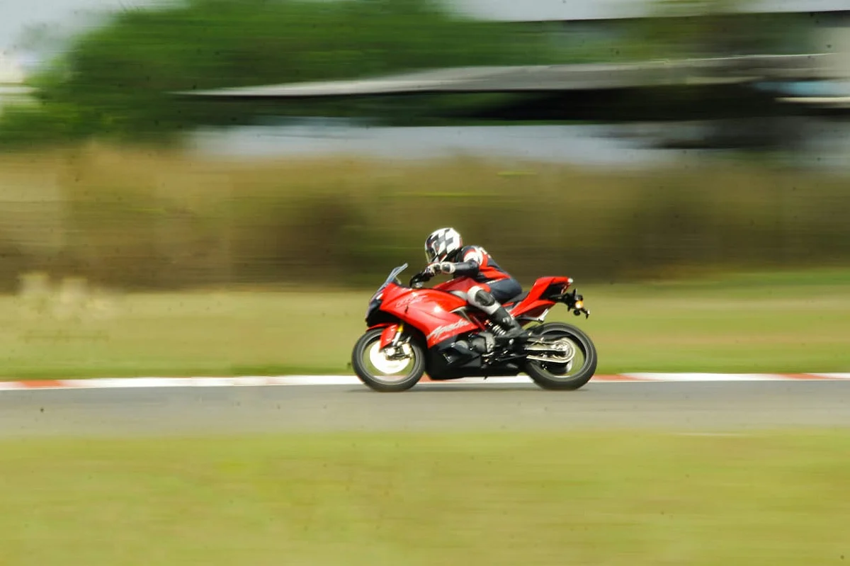 அப்பாச்சி RR310 First Ride