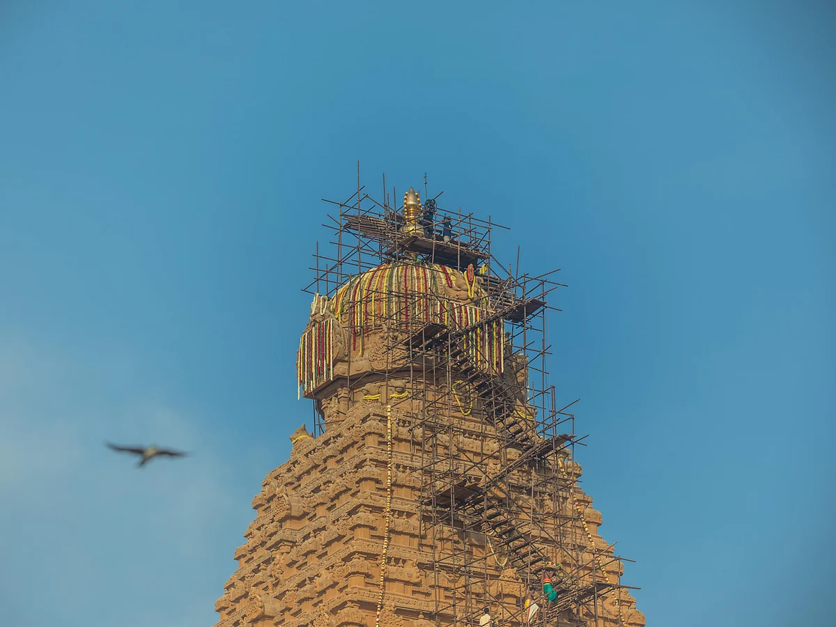 23 ஆண்டுகளுக்குப் பின், லட்சம் பக்தர்கள் சூழ பெரிய கோயிலில் குடமுழுக்கு... பிரத்யேக படங்கள்!