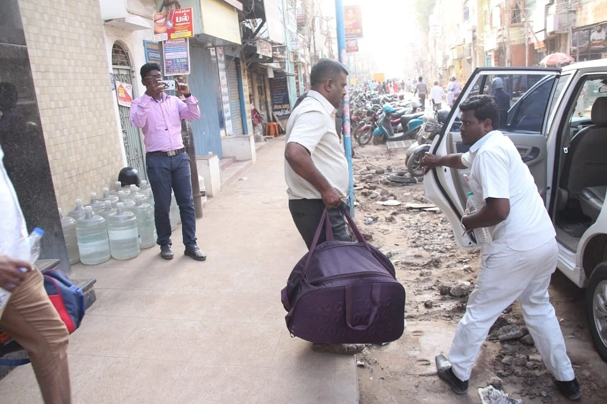 மதுரையில் சிக்கிய ஆவணங்கள்
