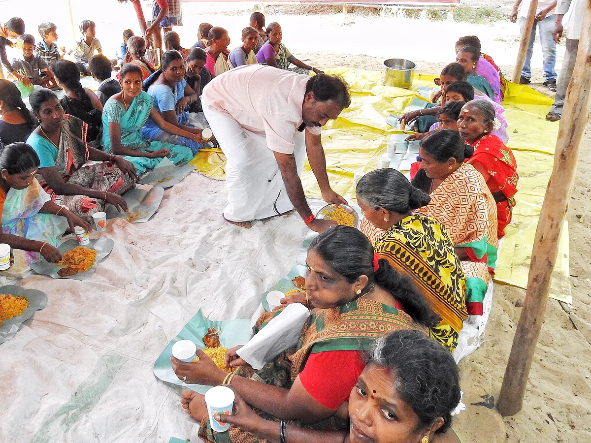 `உள்ளாட்சித் தேர்தலில் தோல்வி; பிரியாணியுடன் கறிவிருந்து!' - மக்களுக்கு நன்றி தெரிவித்த வேட்பாளர்