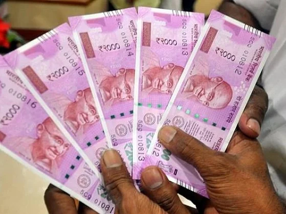 `சில்லறை மாற்ற சிரமம்; 2,000 ரூபாய் நோட்டுகள் வேண்டாம்!' - சர்ச்சையான இந்தியன் வங்கி அறிவிப்பு