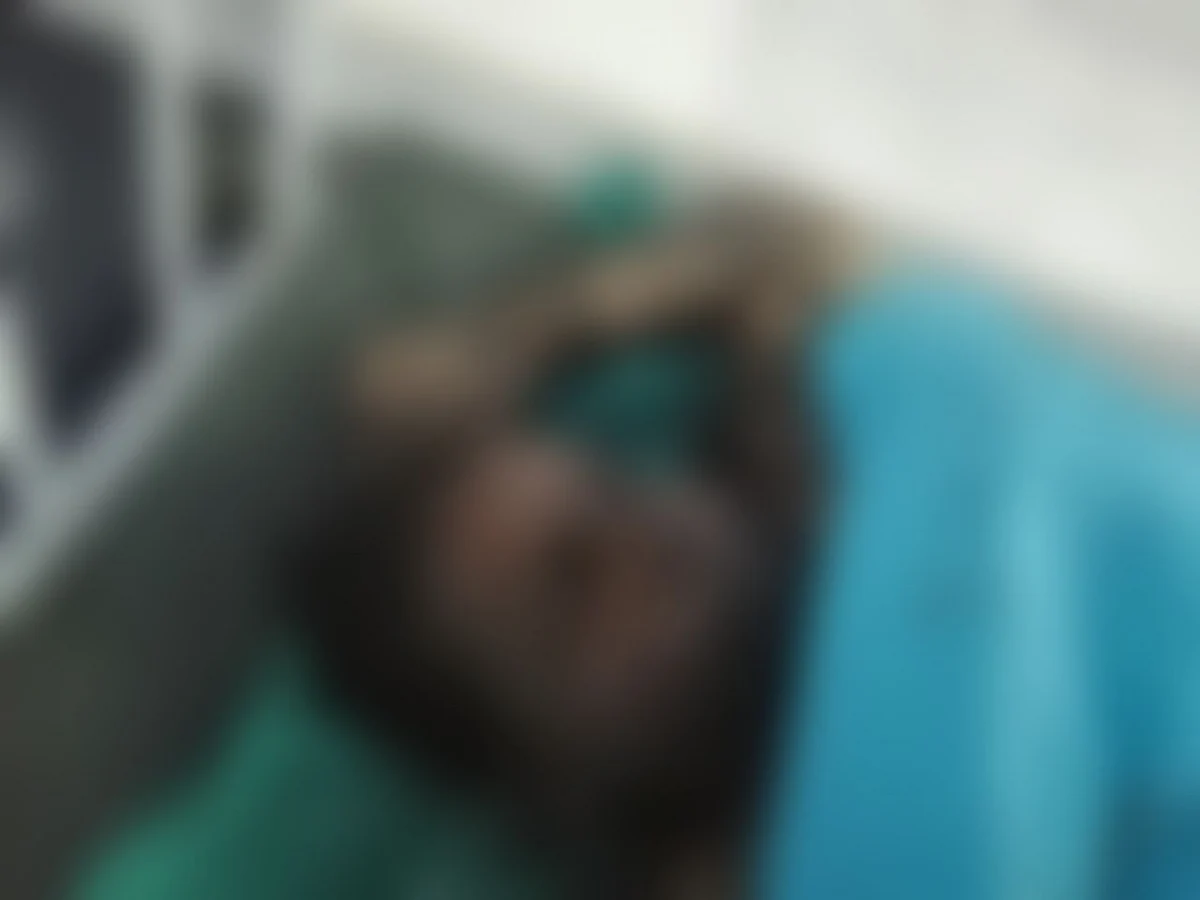 `மருத்துவம் பார்க்கக்கூட பணமில்லை!'- தீக்குளித்த தாய், காப்பாற்ற முயன்ற மகளுக்கு நேர்ந்த சோகம்