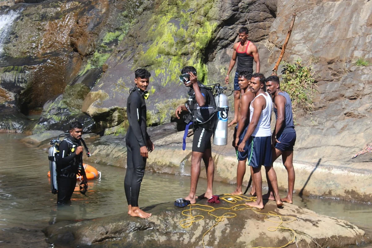 மீட்புக் குழுவினர்