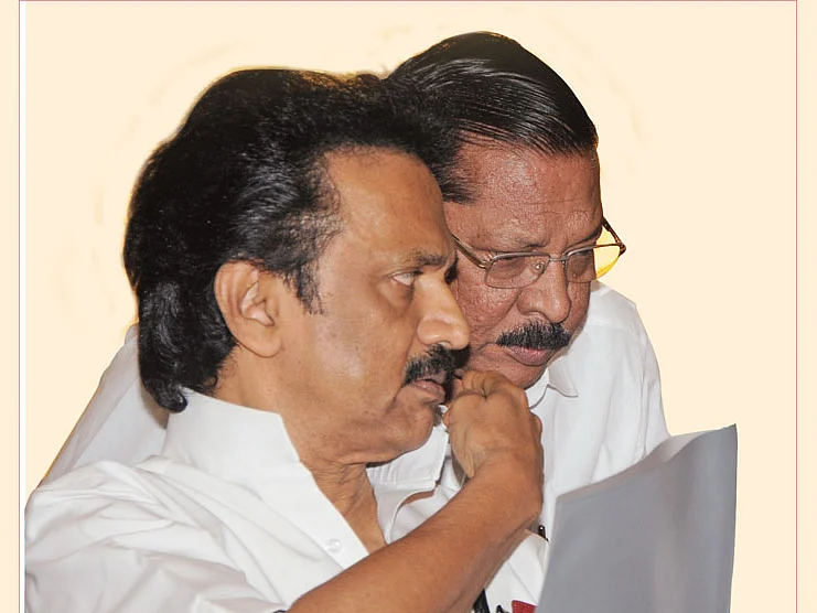 மிஸ்டர் கழுகு: அமைப்பு செயலாளர் மீது அதிரடி புகார்!