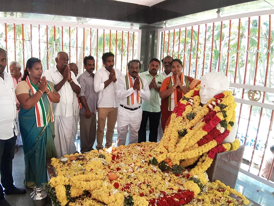 இந்து முன்னணி தலைவருக்கு அஞ்சலி செலுத்திய காங்கிரஸ் எம்.பி! -தொண்டர்கள் கோஷத்தால் சலசலப்பு
