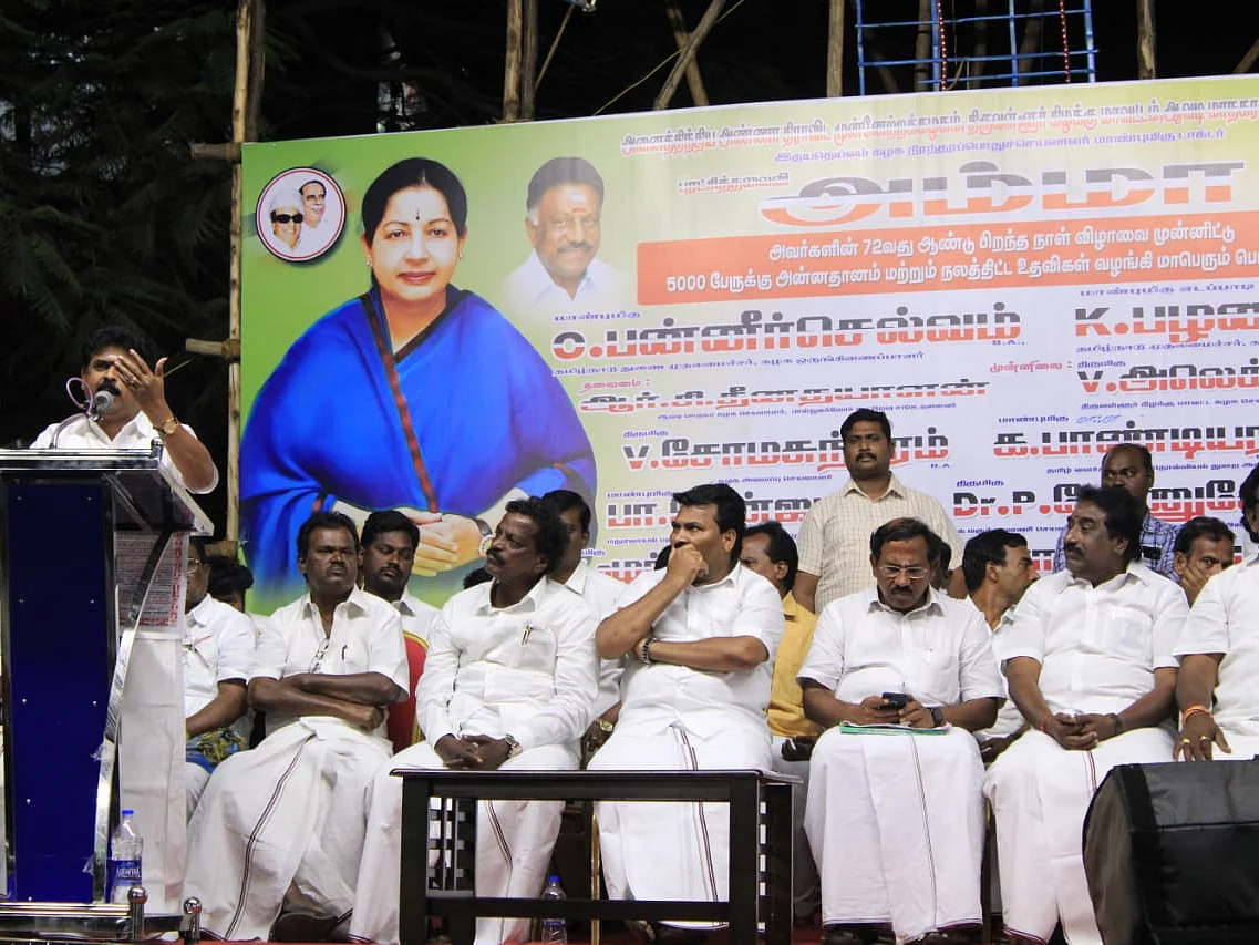 ``நேற்று வந்தவன் எங்களை முண்டியடிக்கக் கூடாது!"- எதிரணியினருக்கு பாட்டிலே பதிலடி கொடுத்த அமைச்சர்