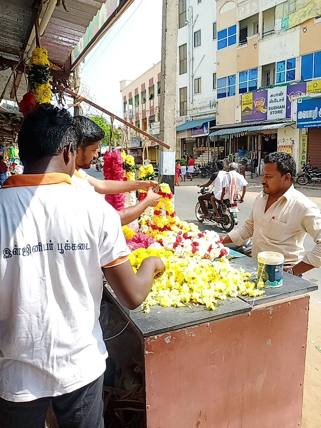 இன்ஜினியர் பூ கடை