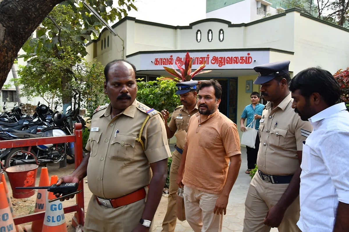 பியூஷ் கைது