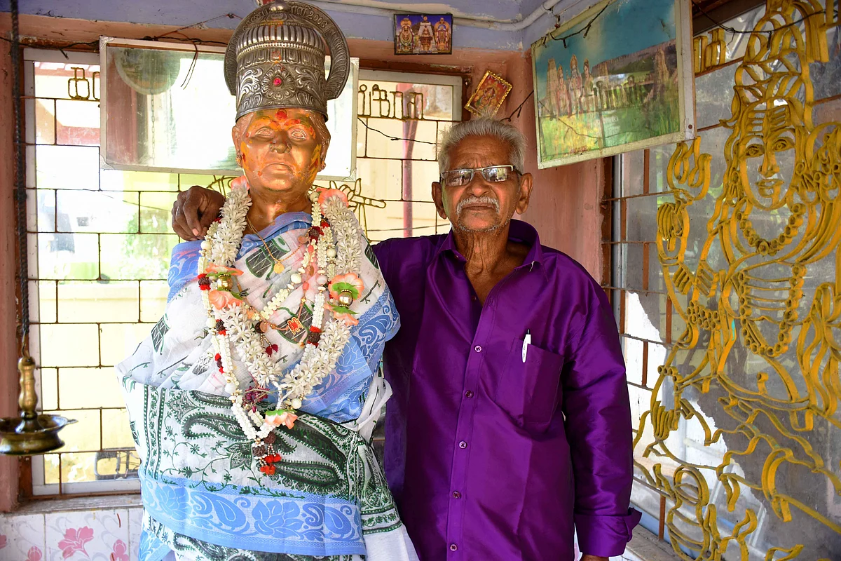 காதல் மனைவிக்கு சிலை
