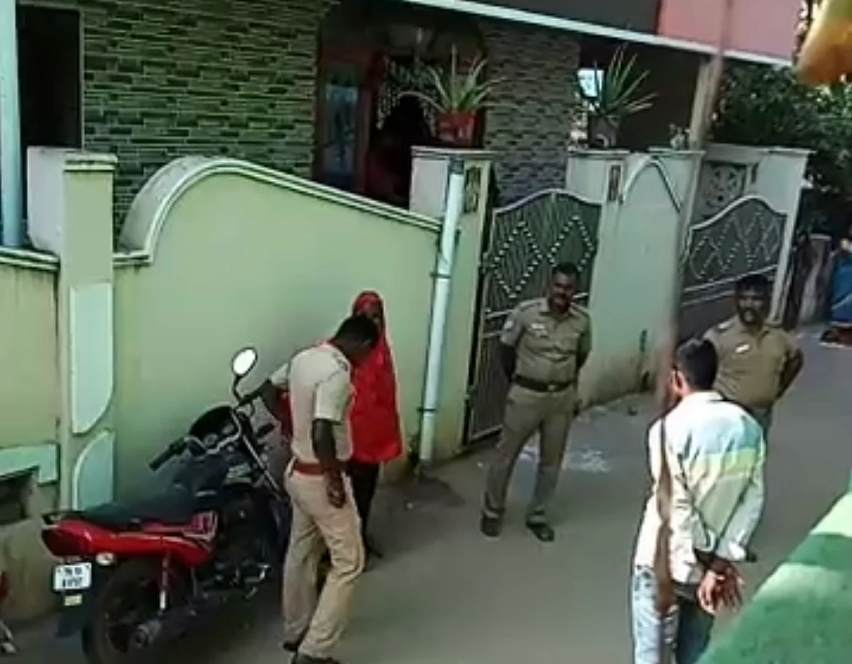 சம்பவ இடத்தில் காவல்துறை விசாரணை