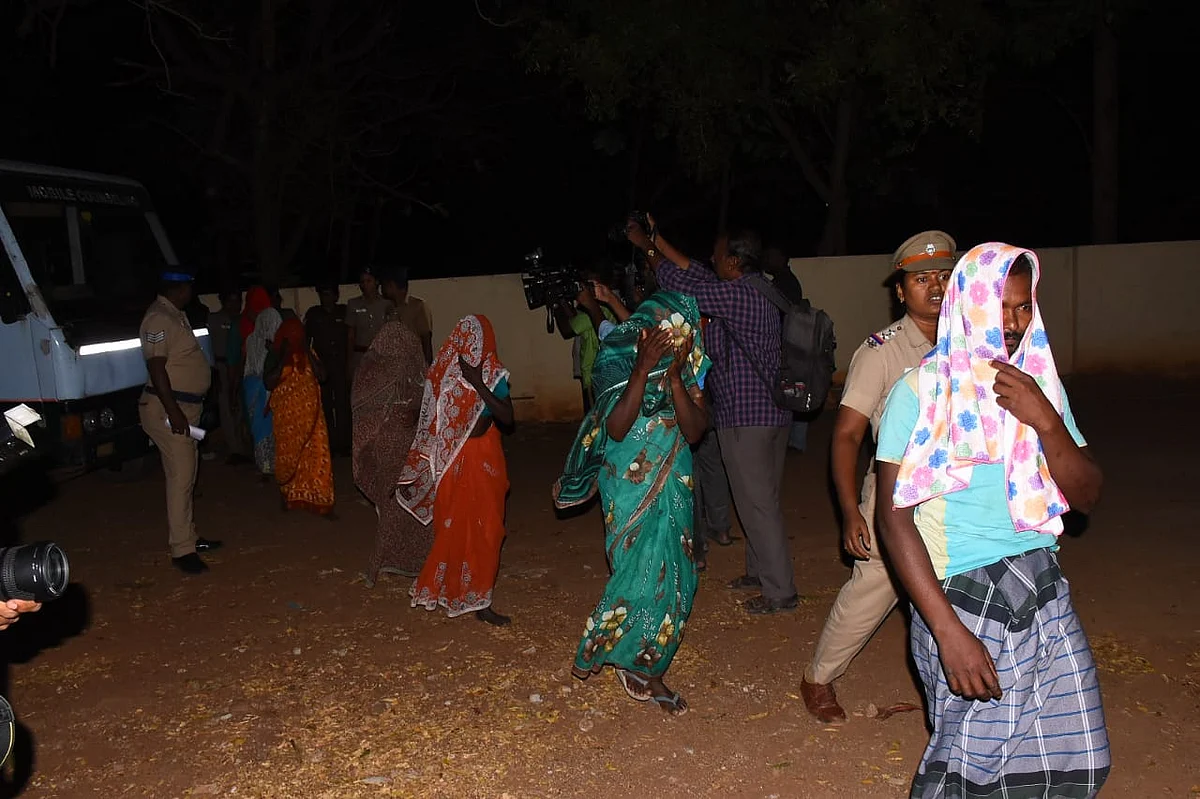 குழந்தை விற்கப்பட்ட விவகாரத்தில் கைது செய்யப்பட்டவர்கள்.