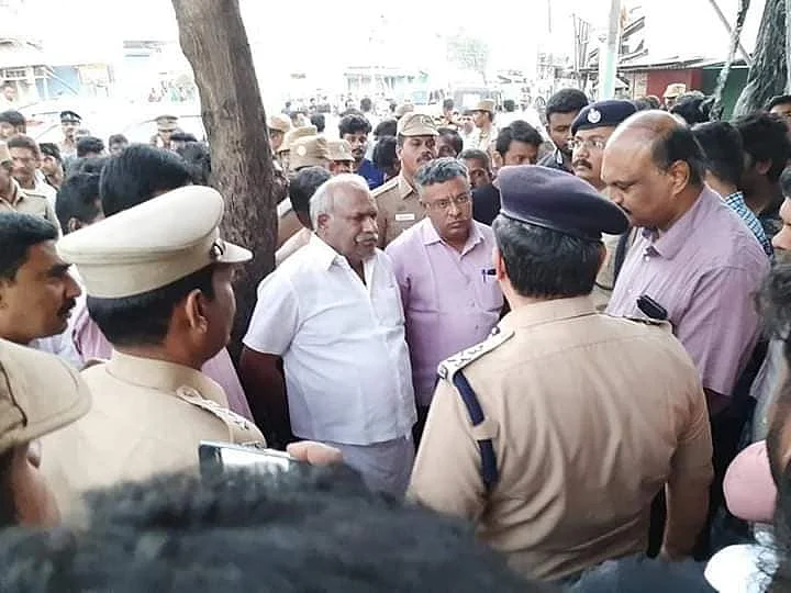 போலீஸாருடன் பேச்சுவார்த்தையில் இந்து முன்னணியினர்
