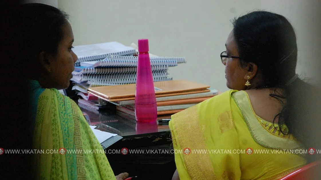 மாவட்டக் குழந்தைகள் பாதுகாப்புநல அலுவலர் குமுதாவிடம் விசாரணை
