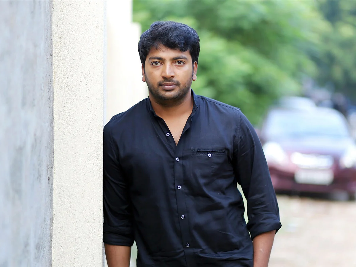 ``கார்த்திக் சுப்புராஜ் டென்ஷனானா எப்படித் திட்டுவார் தெரியுமா?'' - `ஜகமே தந்திரம்' கலையரசன்