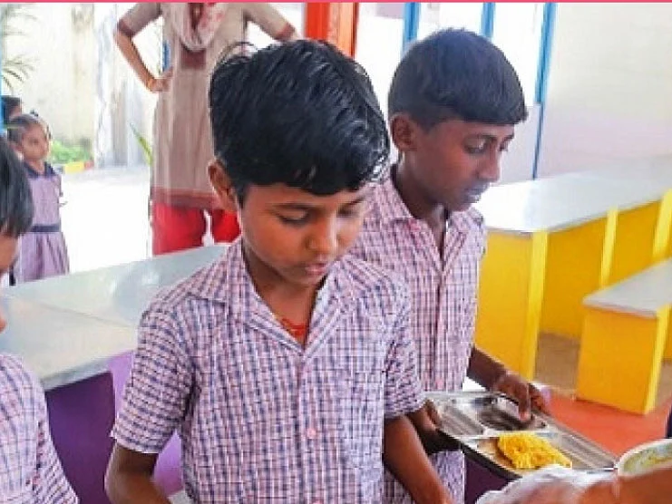 அக்ஷய பாத்ராவின் காலை உணவு... சத்துணவுத் திட்டத்தை தனியாருக்கு தாரைவார்க்கத் திட்டமா?