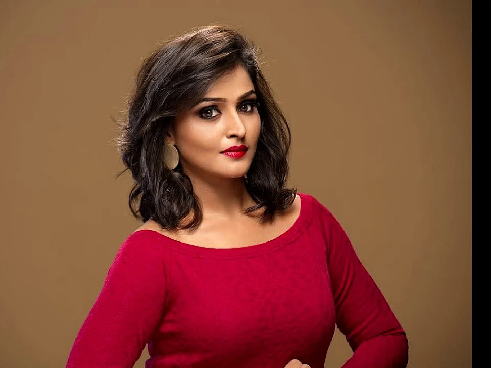 ``பெண்ணின் உடைதான் பிரச்னையா? வன்புணர்வு குற்றவாளிகளிடம் பிரச்னை இல்லையா?"- இயக்குநர் ரம்யா நம்பீசன்