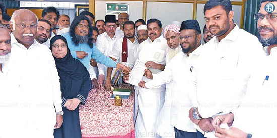 முஸ்லிம் கூட்டமைப்பினர் எடப்பாடியைச் சந்தித்த போது