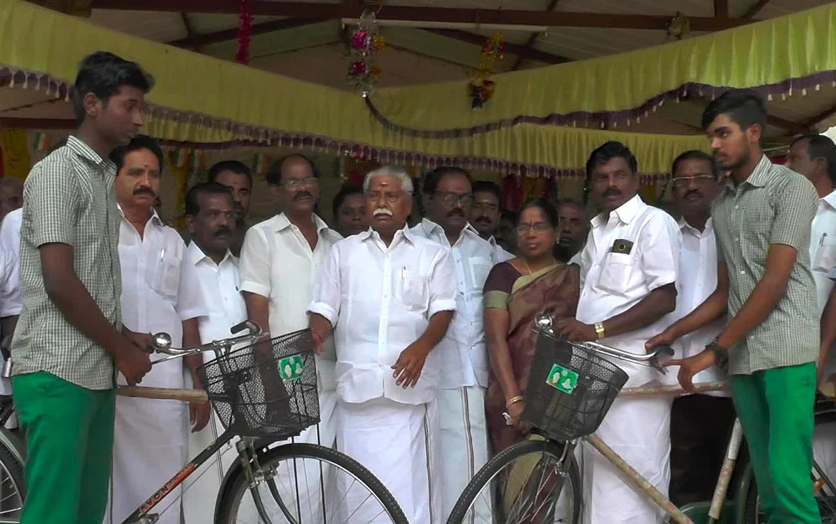 அரசுப்பள்ளி விழாவில்