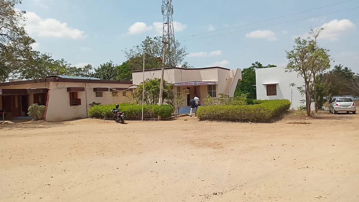 வேலாயுதம்பாளையம் காவல் நிலையம்