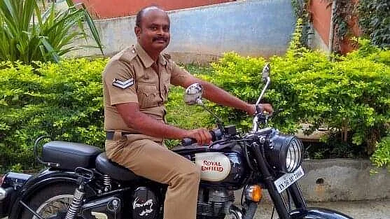 போலீஸ் ஏட்டு பிரபாகரன்