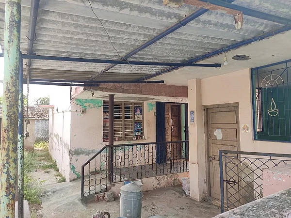 விஷம் கொடுத்து கொலை நடந்த வீடு