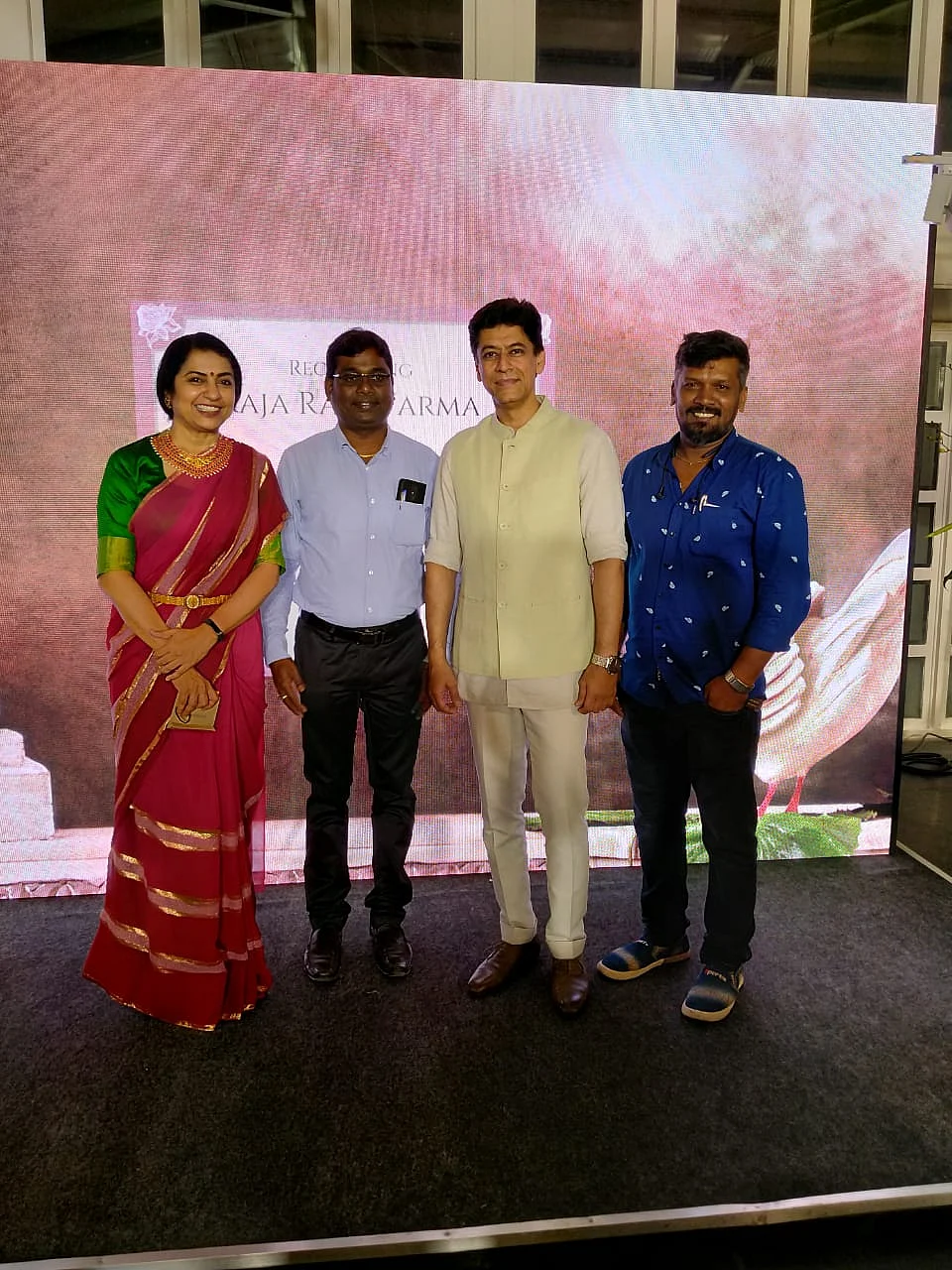 'ரவிவர்மா ஓவியங்கள்' புகைப்பட காலண்டர் வெளியீட்டு விழானின் போது