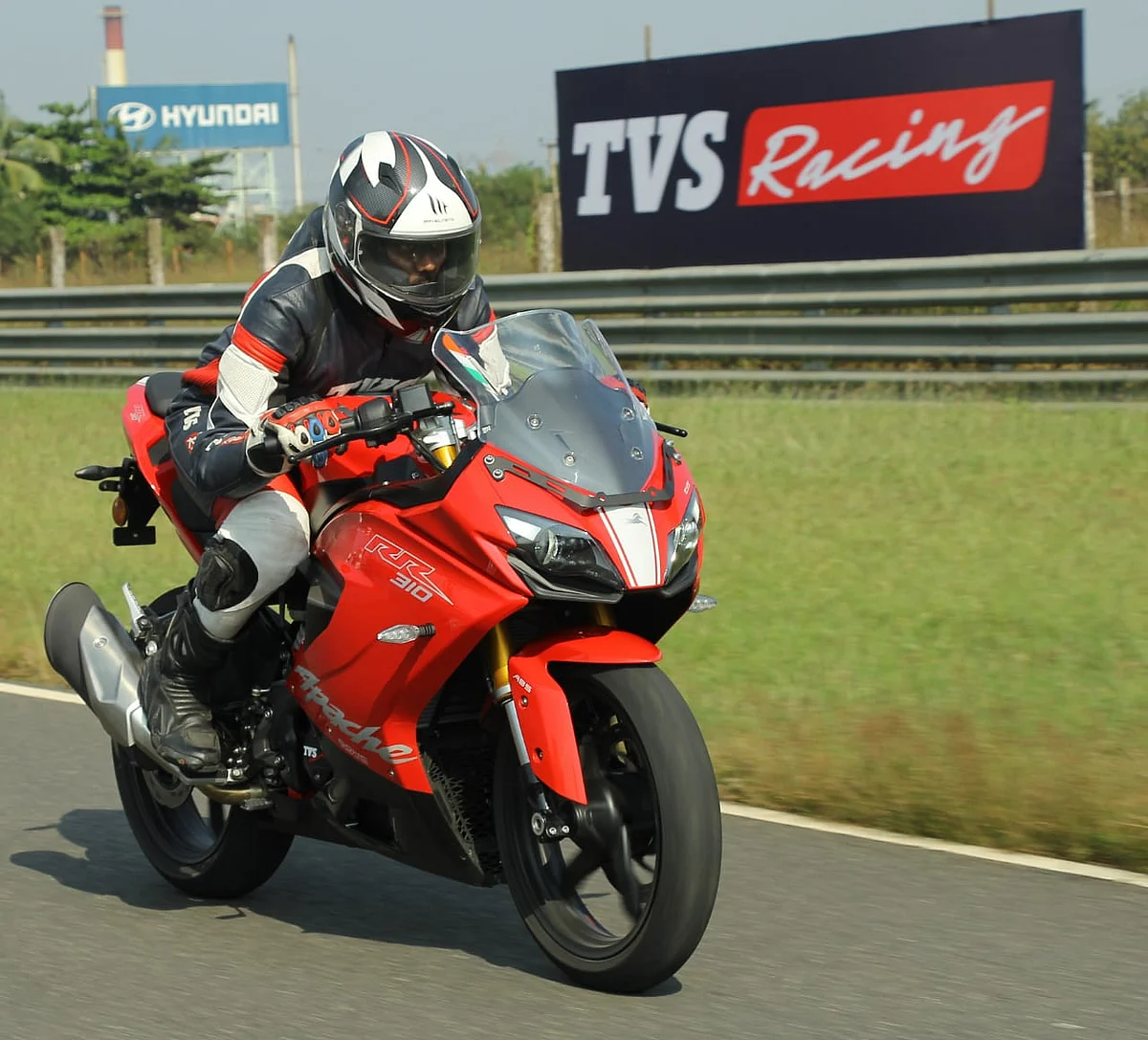 அப்பாச்சி RR310 First Ride
