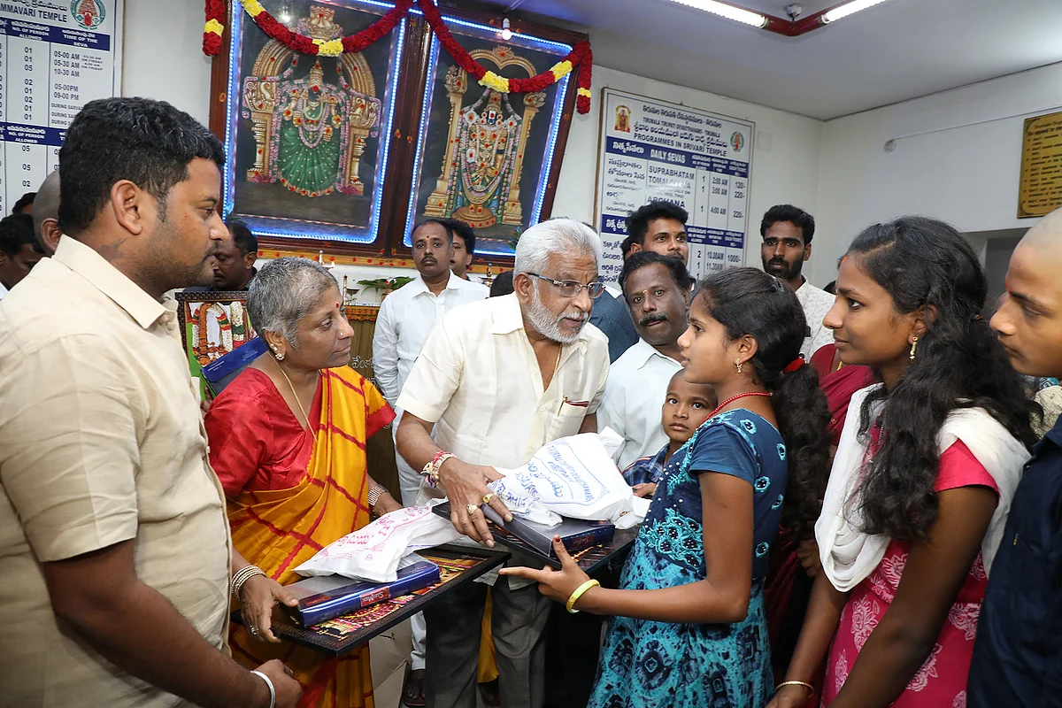Subba Retty with children