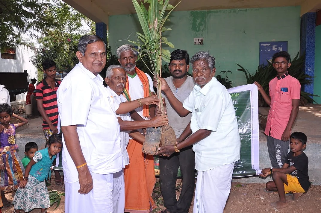 3 மரக்கன்றுகள் பெற்ற பயனாளிகள்