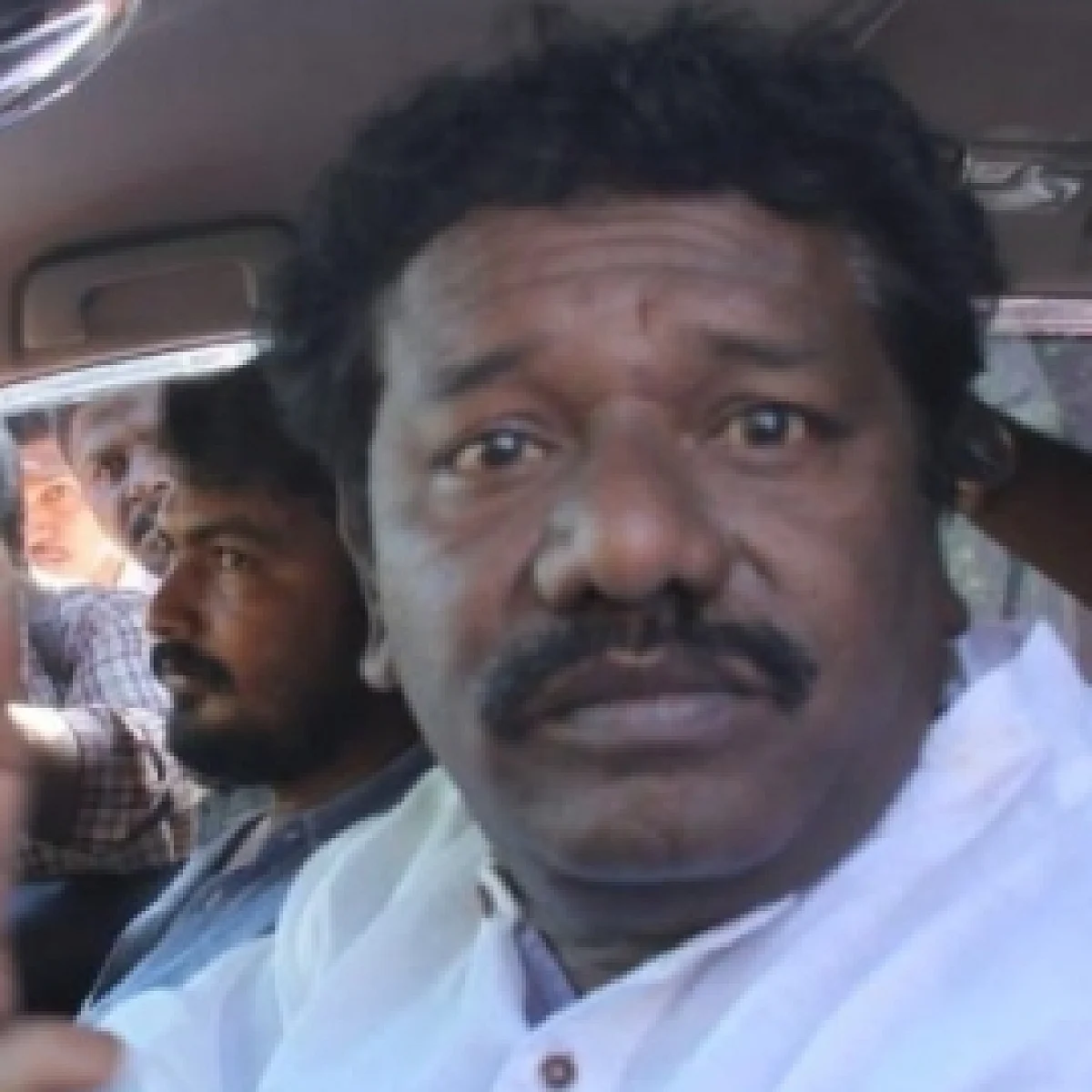 கருணாஸ்