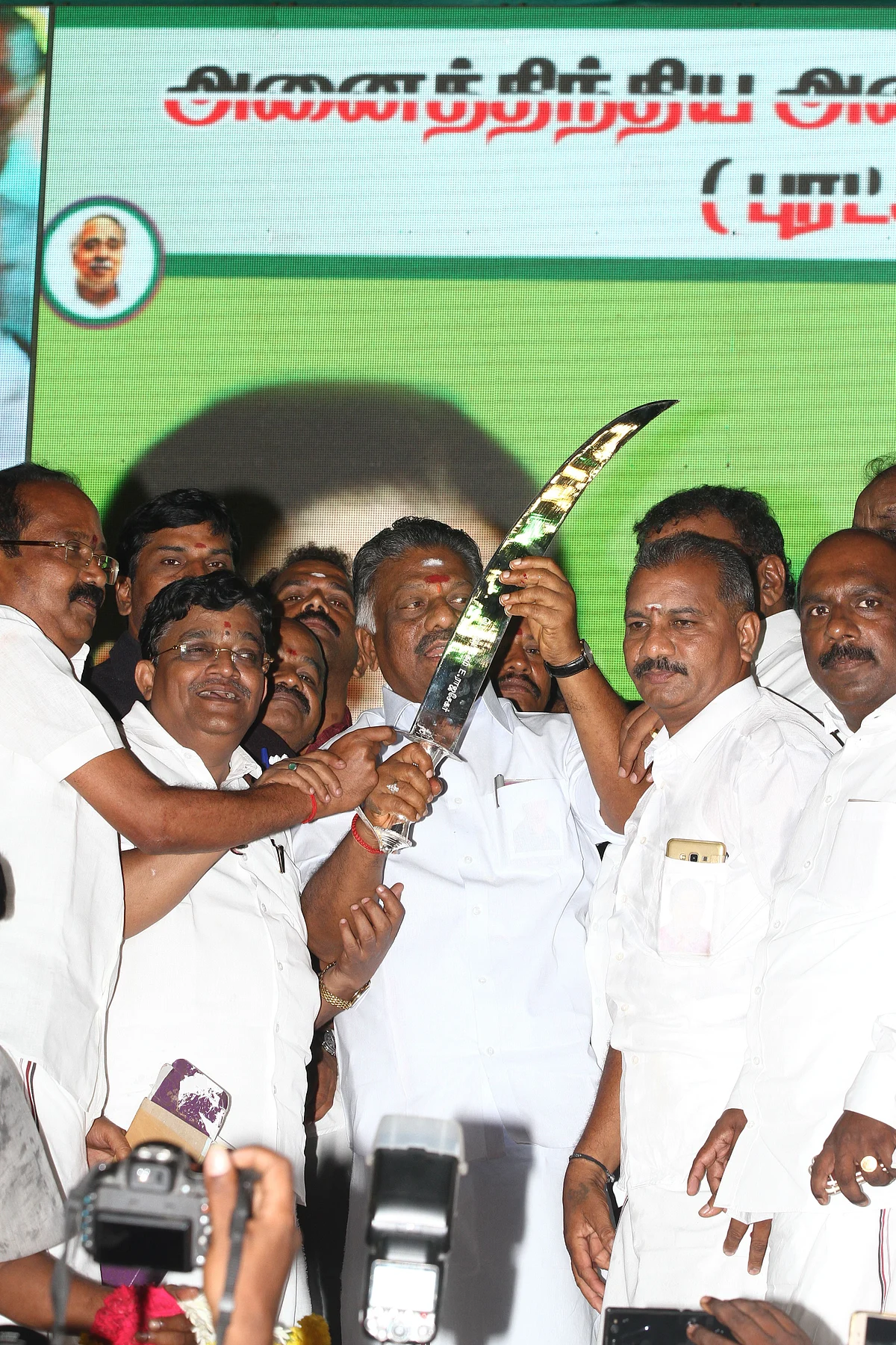 பன்னீர்செல்வம்