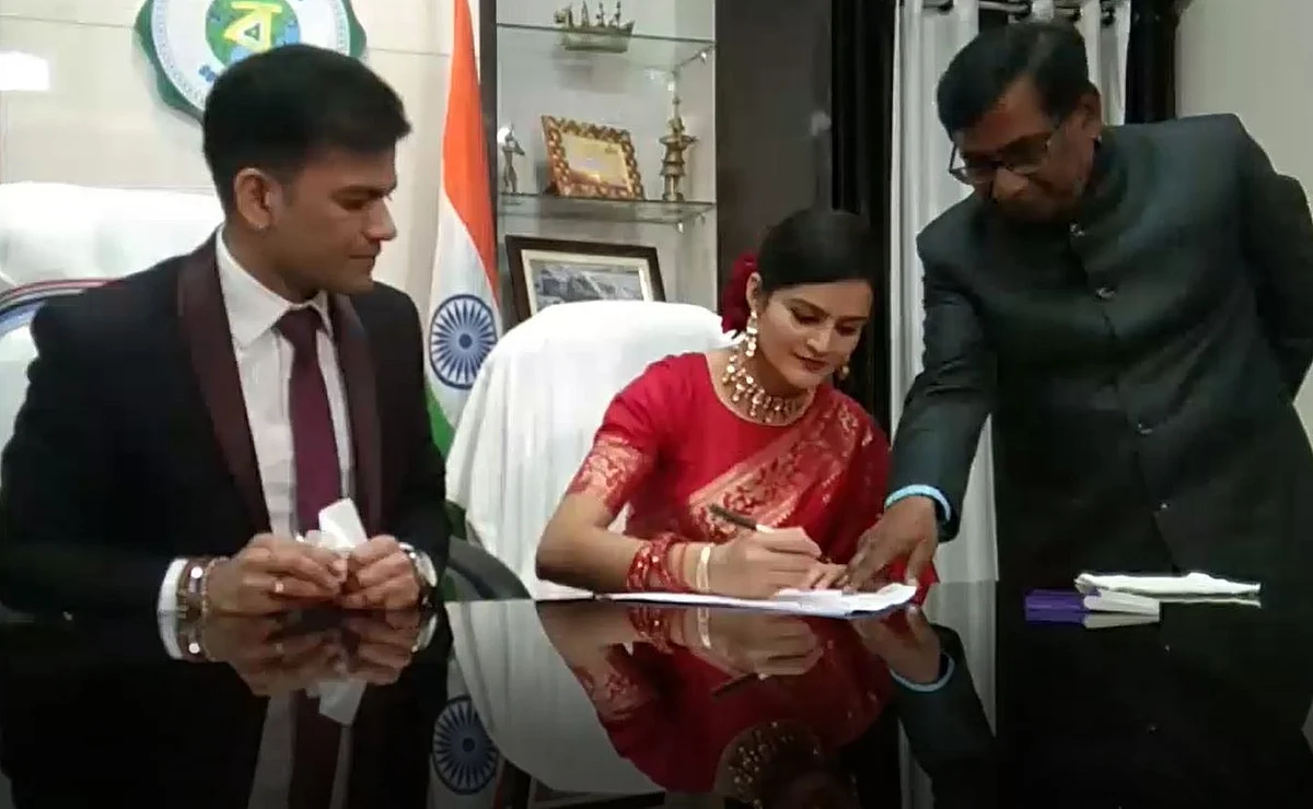 அதிகாரிகள் திருமணம்