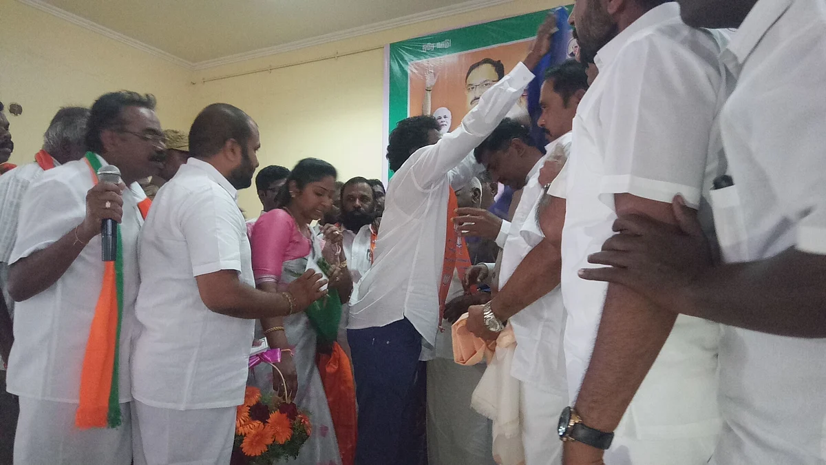 பா.ம.கவினர்