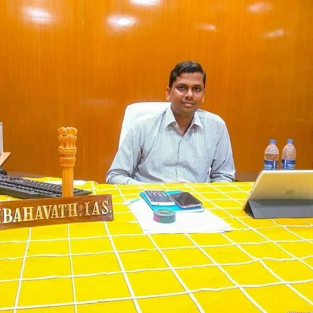 ராணிப்பேட்டை சப்-கலெக்டர் இளம்பகவத்