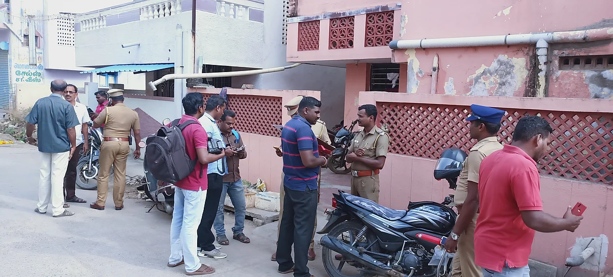சம்பவ இடத்தில் காவல்துறை விசாரணை