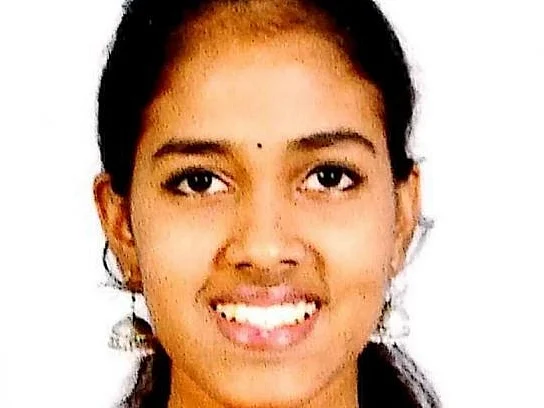 `பழைய வினாத்தாள், சில குறிப்புகள்!'-சி.எஸ் தேர்வில் முதலிடம் பிடித்த சென்னை மாணவியின் சக்ஸஸ் சீக்ரட்