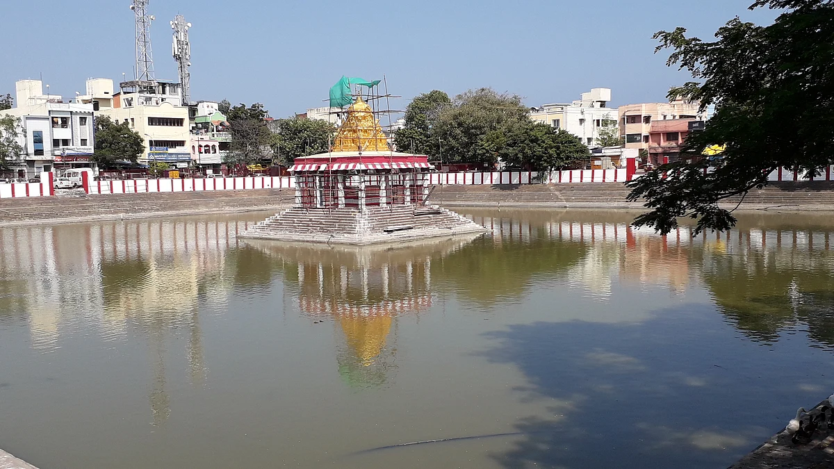 மருந்தீஸ்வரர் திருக்கோயில் குளம்