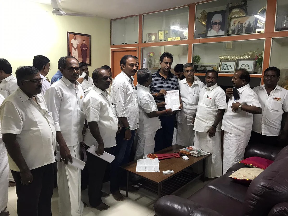`சென்னைக்கு ரிப்பன் மாளிகை;
ஆவடிக்கு காமராஜர் மாளிகை!' - அமைச்சரிடம் கோரிக்கை