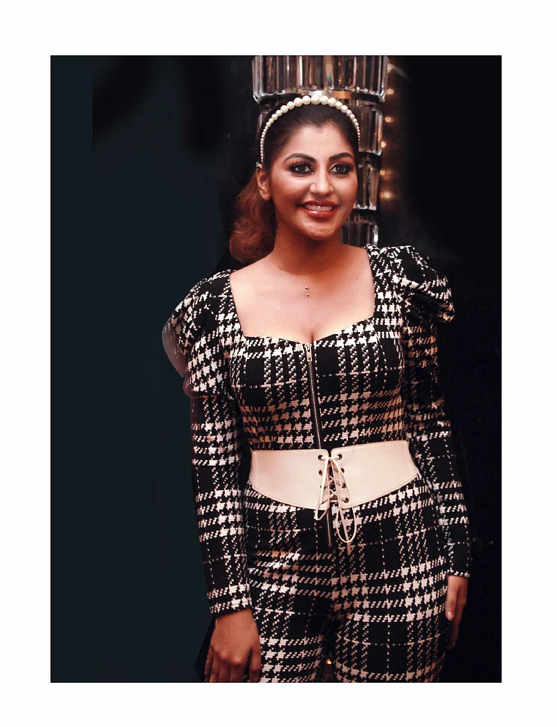யாஷிகா ஆனந்த்.