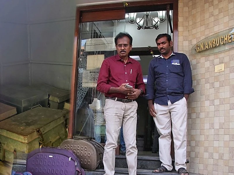 `38 இடங்கள்; ரூ.300 கோடி ஆவணங்கள்; ரூ.77 கோடி ரொக்கம்!' - வருமான வரித்துறை சொல்வதென்ன? #ITRAID