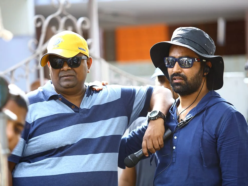 ``ராஜா சாரைத் தொட்டுக் கும்பிட்டப்ப, தோள்ல தட்டி ஒண்ணு சொன்னார்...'' - தன்வீர் மிர்