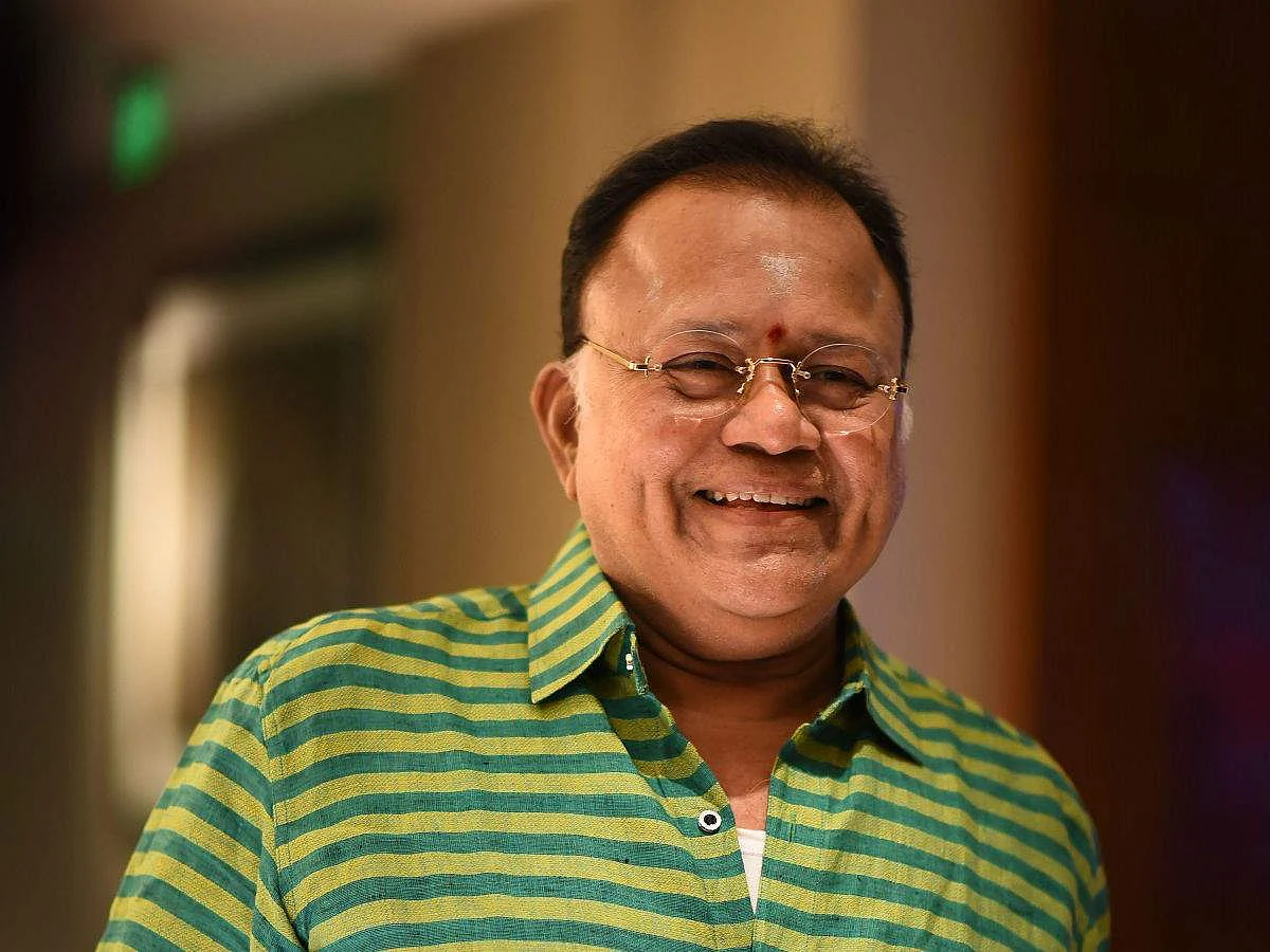 ``கொடுத்த `கலைஞர்' பட்டம் இனிக்குது; எம்.ஆர்.ராதா பெயர் கசக்குதா?!" - ராதாரவி காட்டம்