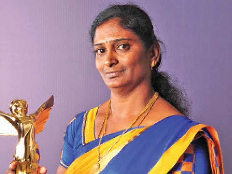 விருதுடன் தமிழ்ச்செல்வி