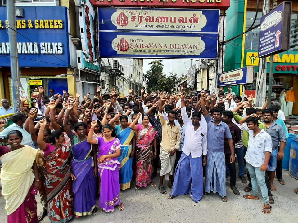 காஞ்சிபுரம் சரவண பவன் மேலாளர் தற்கொலை… நிர்வாகத்தின் மிரட்டலை எதிர்க்கும் ஊழியர்கள்!