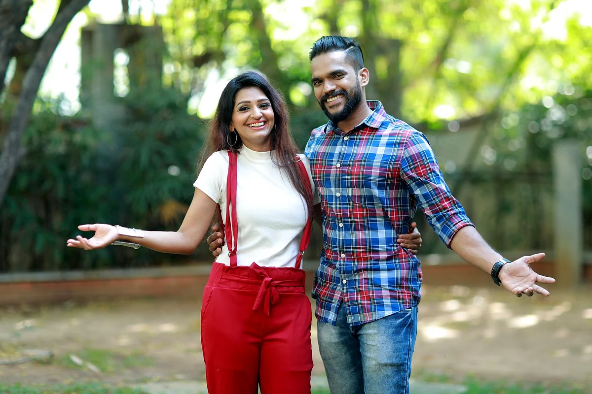 நடிகை ஆனந்தி - அஜய்