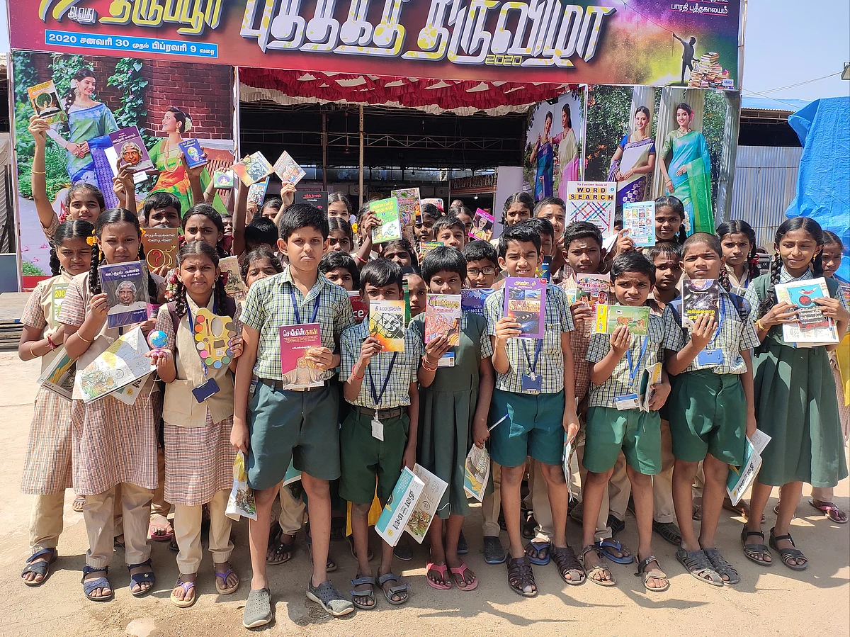 `அறிவைத் தேடி ஒரு பயணம்!'- அரசுப் பள்ளி மாணவர்களின் மகிழ்ச்சியான ஒருநாள் #MyVikatan