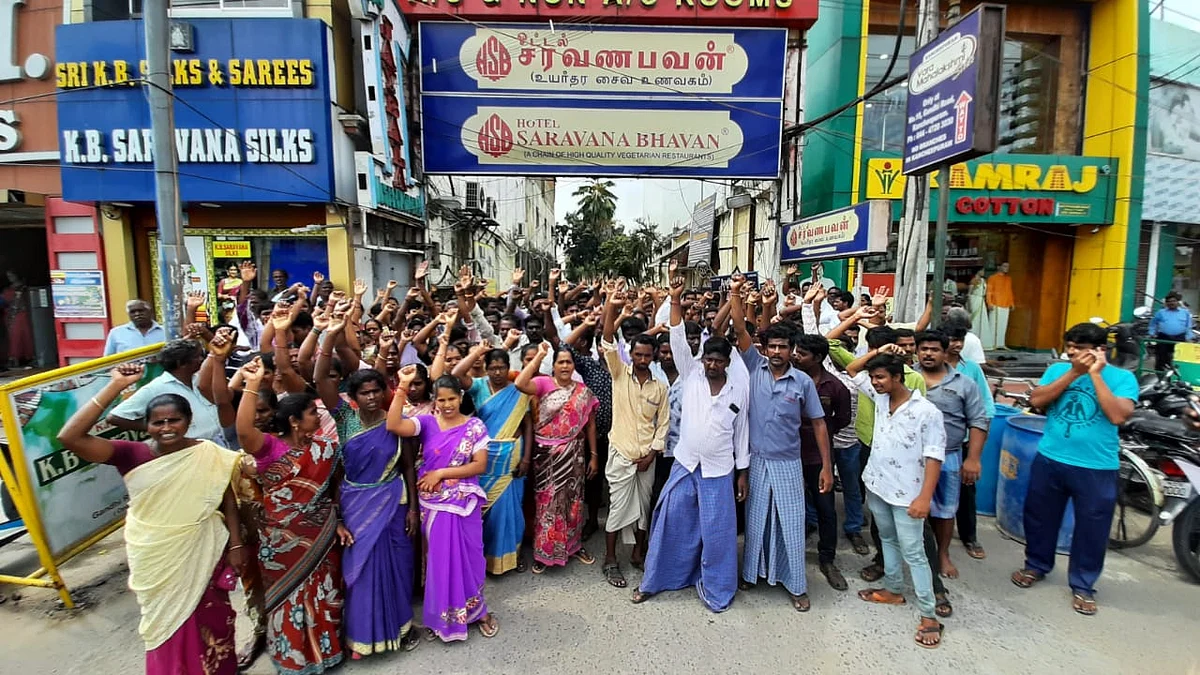 சரவணபவன் ஊழியர்கள் போராட்டம்