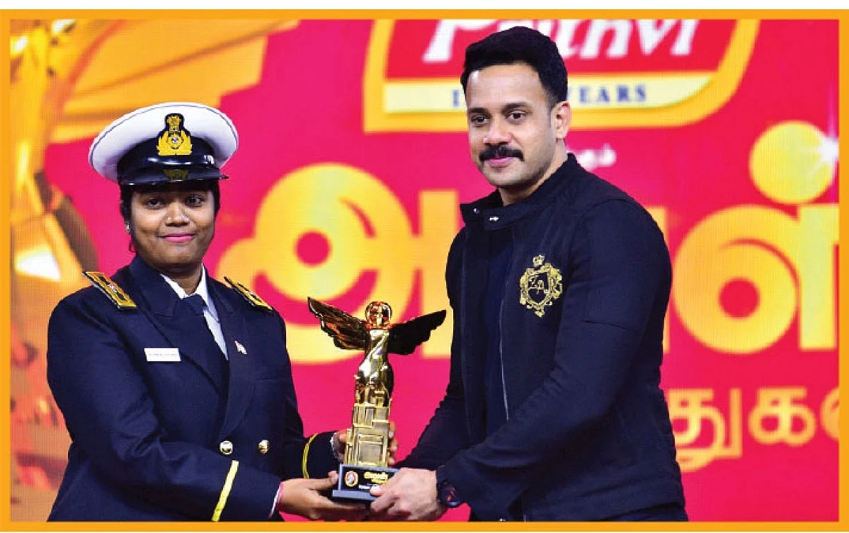 மருத்துவர் சாந்தா முதல் விவசாயி தமிழ்ச்செல்வி வரை... சாதனைப் பெண்களுக்கு மரியாதை!