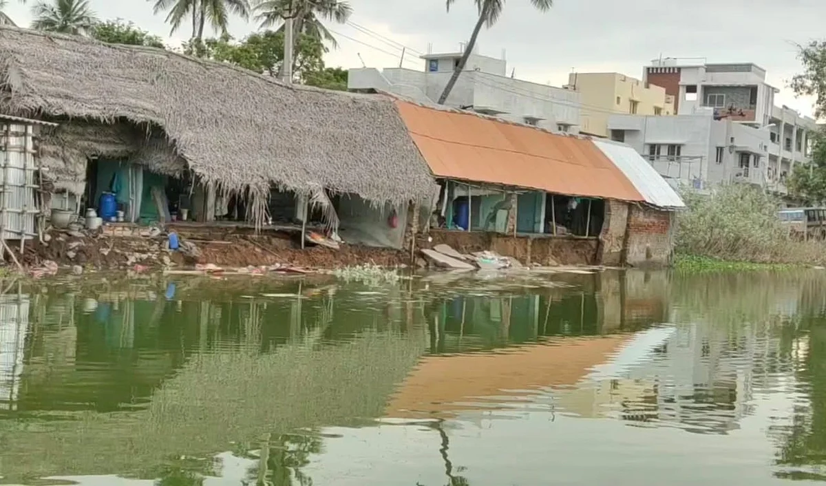6 வீடுகள்