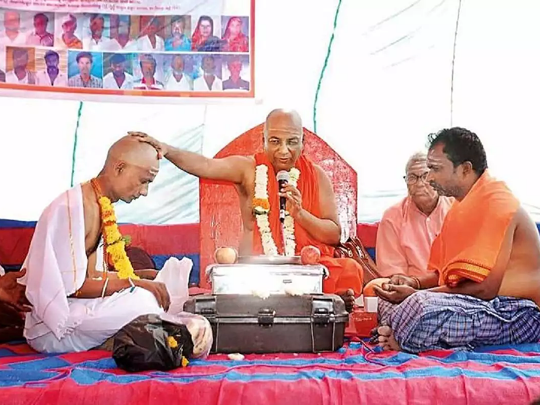இஸ்லாம், இல்லறம், தடையில்லை..! லிங்காயத் மடாதிபதி ஆகும் கர்நாடக இளைஞர்!